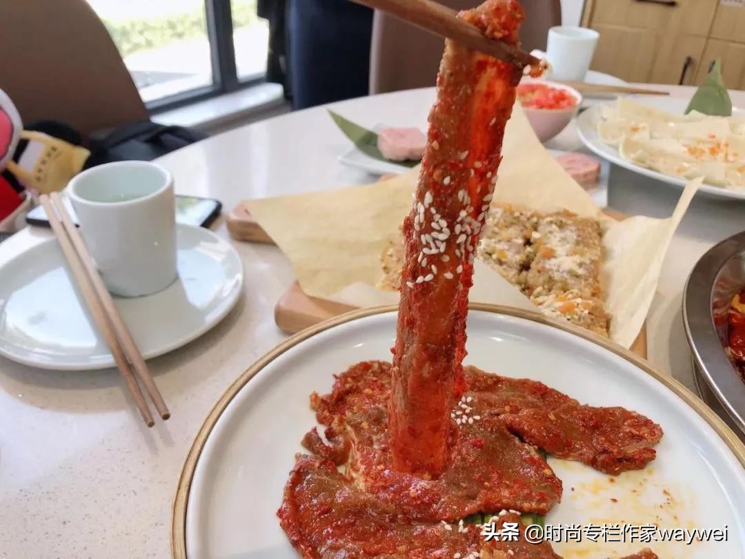 寒风飒飒,人类无法阻止火锅的蔓延势头了……