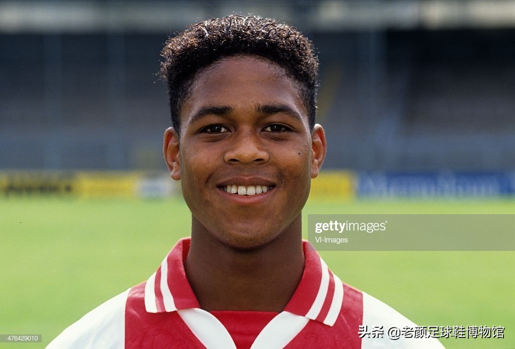 踢翻米兰王朝的贾府少年，身背“杀人犯、强奸犯”恶名的荷兰锋霸