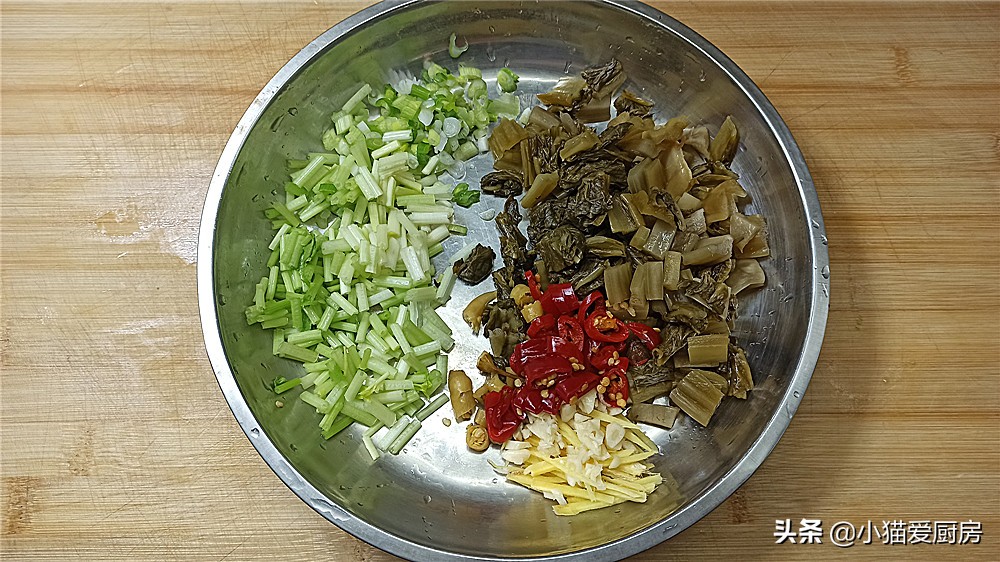 老妈做的酸萝卜嘎嘣脆我的最爱,酸菜滑肉正宗四川味道制作方法