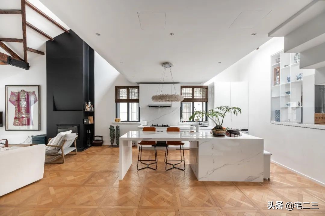 一栋隐居闹市的上海老洋房，一对“新克勒”夫妻的躺平日常