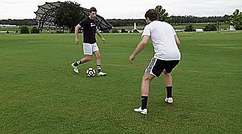 篮球过人训练方法,背身过人足球训练方法