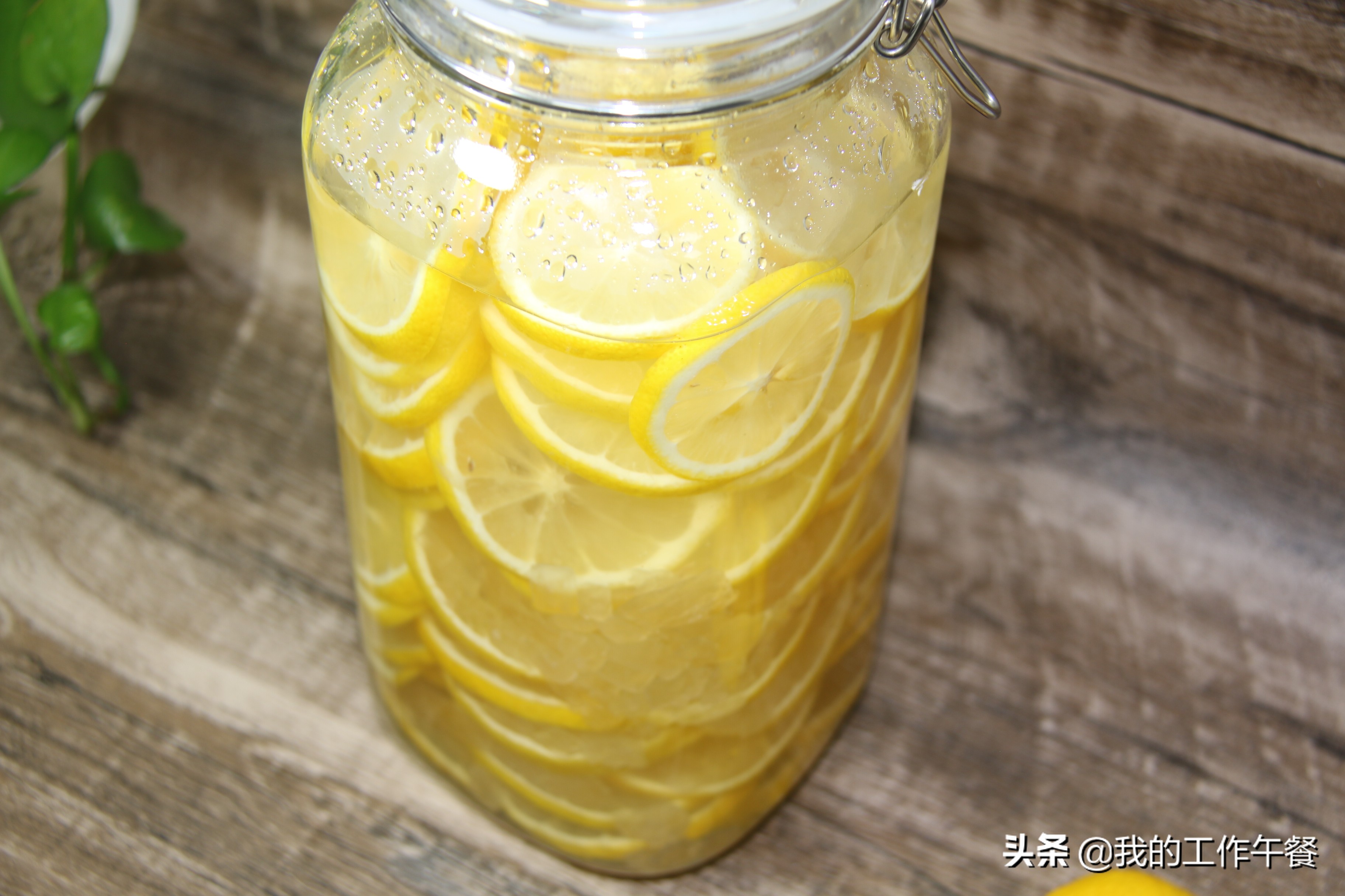 柠檬别在泡水喝了用白醋泡一泡,柠檬和白醋泡在一起作用有哪些