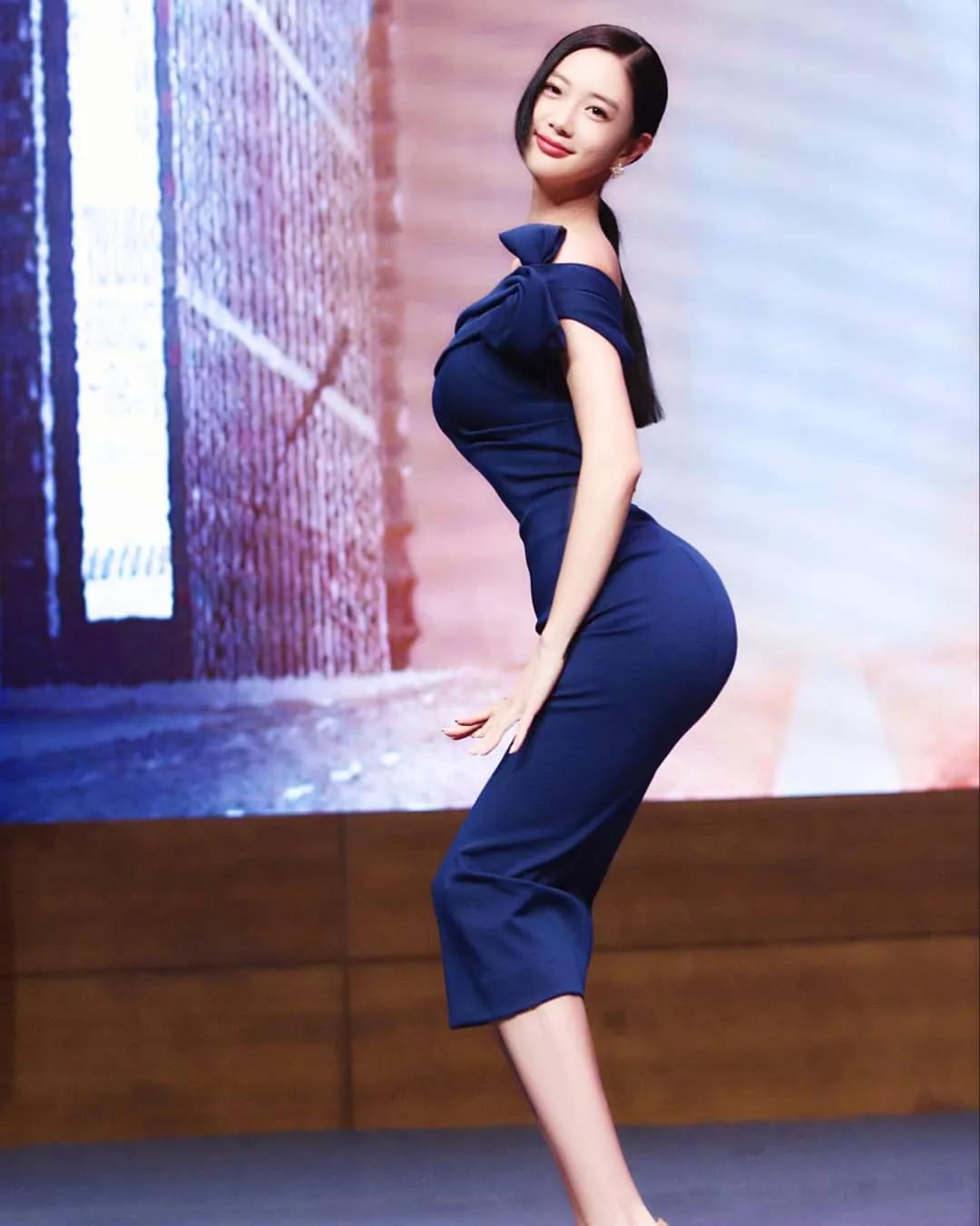 李成敏身材写真照片,拥有魔鬼身材的李成敏