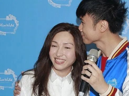 古巨基儿子正面照,47岁古巨基发孩子照片