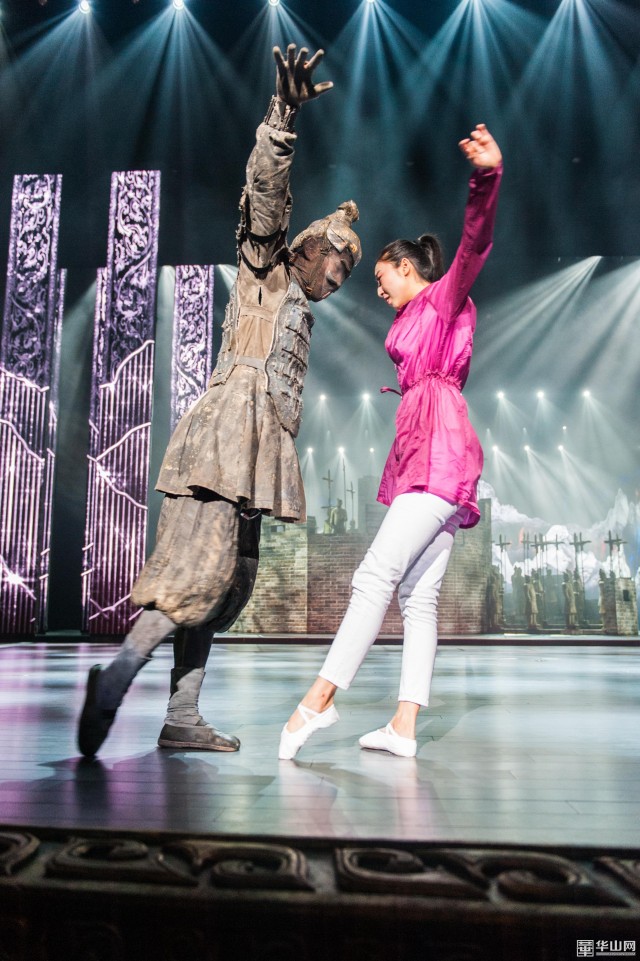 大型史诗舞台剧秦俑情震撼首演,秦俑情舞台剧在哪里举行