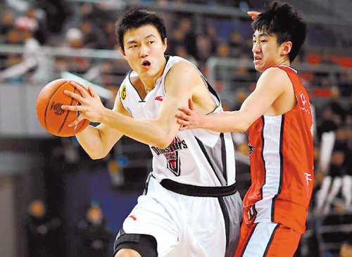 前辽篮天才国手慈善比赛中挑衅业余球员，他的名气曾远超丁彦雨航