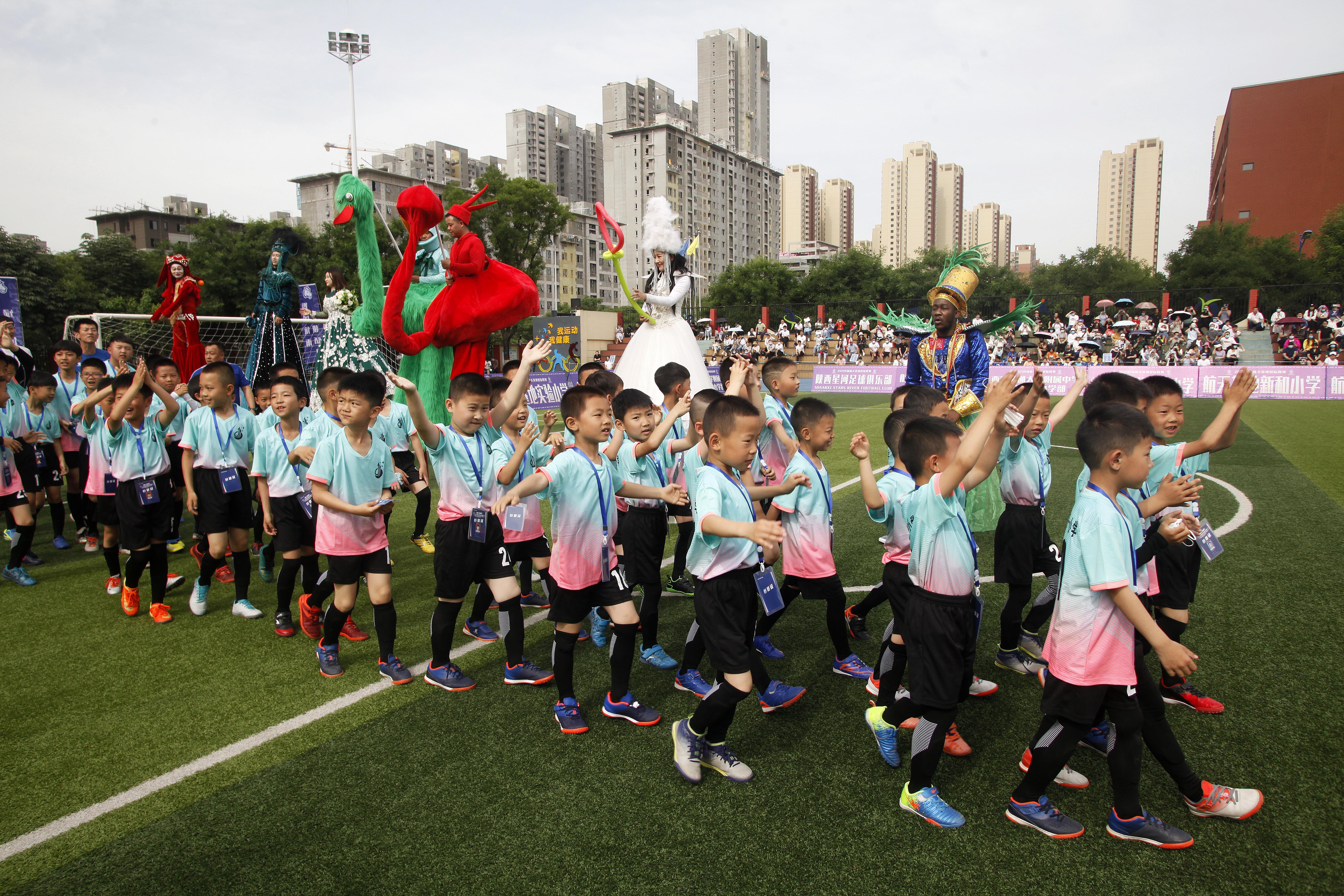 逐梦绿茵足球,逐梦绿茵场磨砺少年志