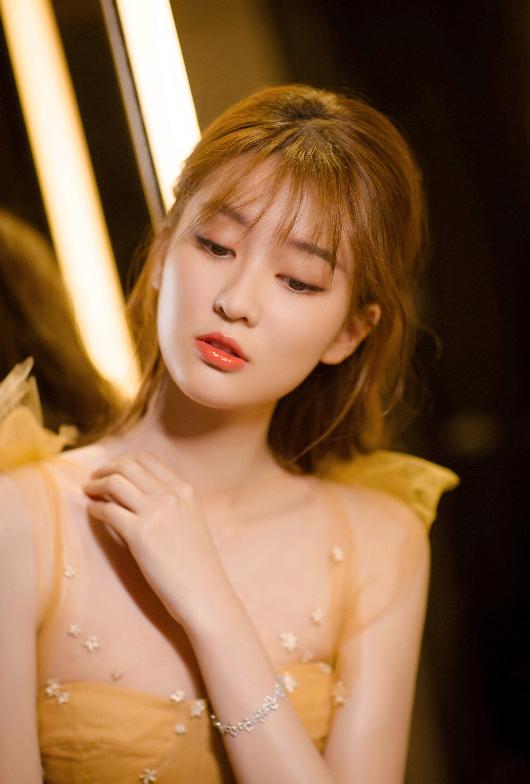 戚薇乔欣同款护肤品,乔欣戚薇睫毛增长液原视频