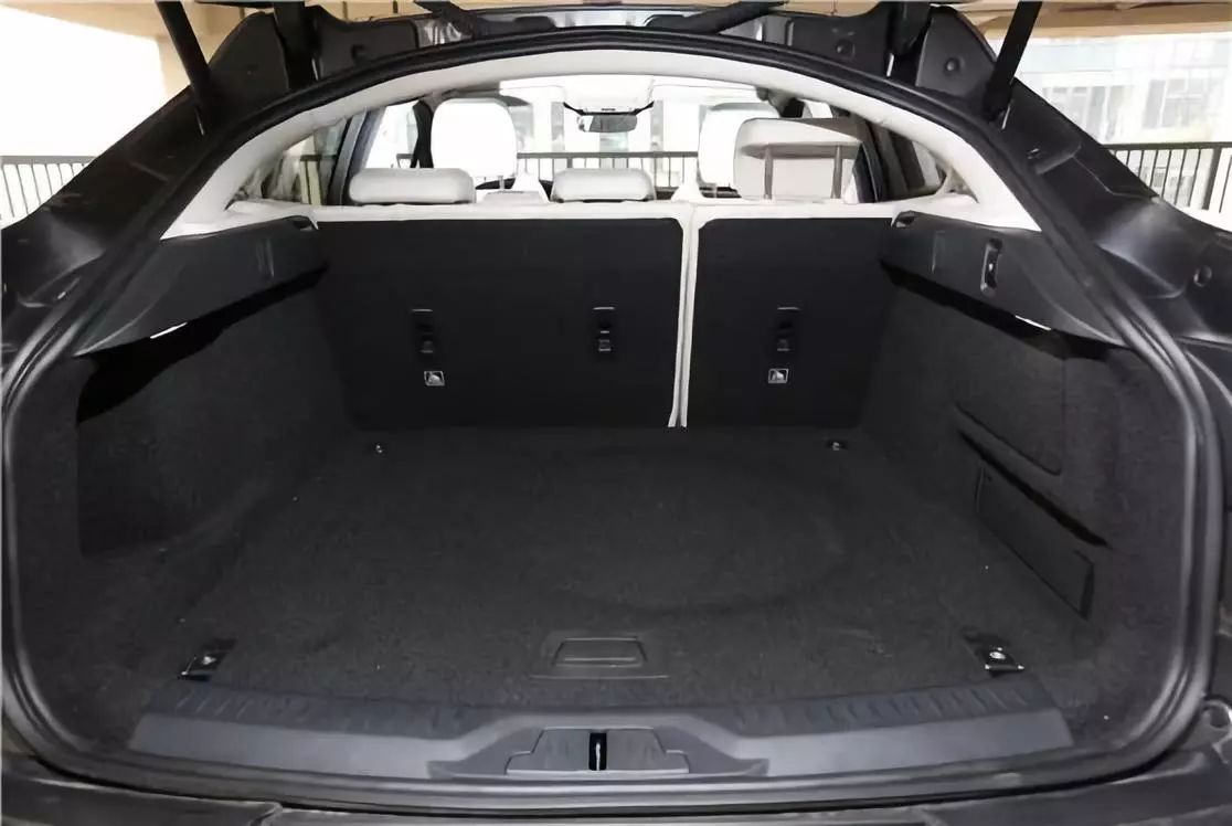 捷豹suv车型i-pace,捷豹纯电i-pace测试