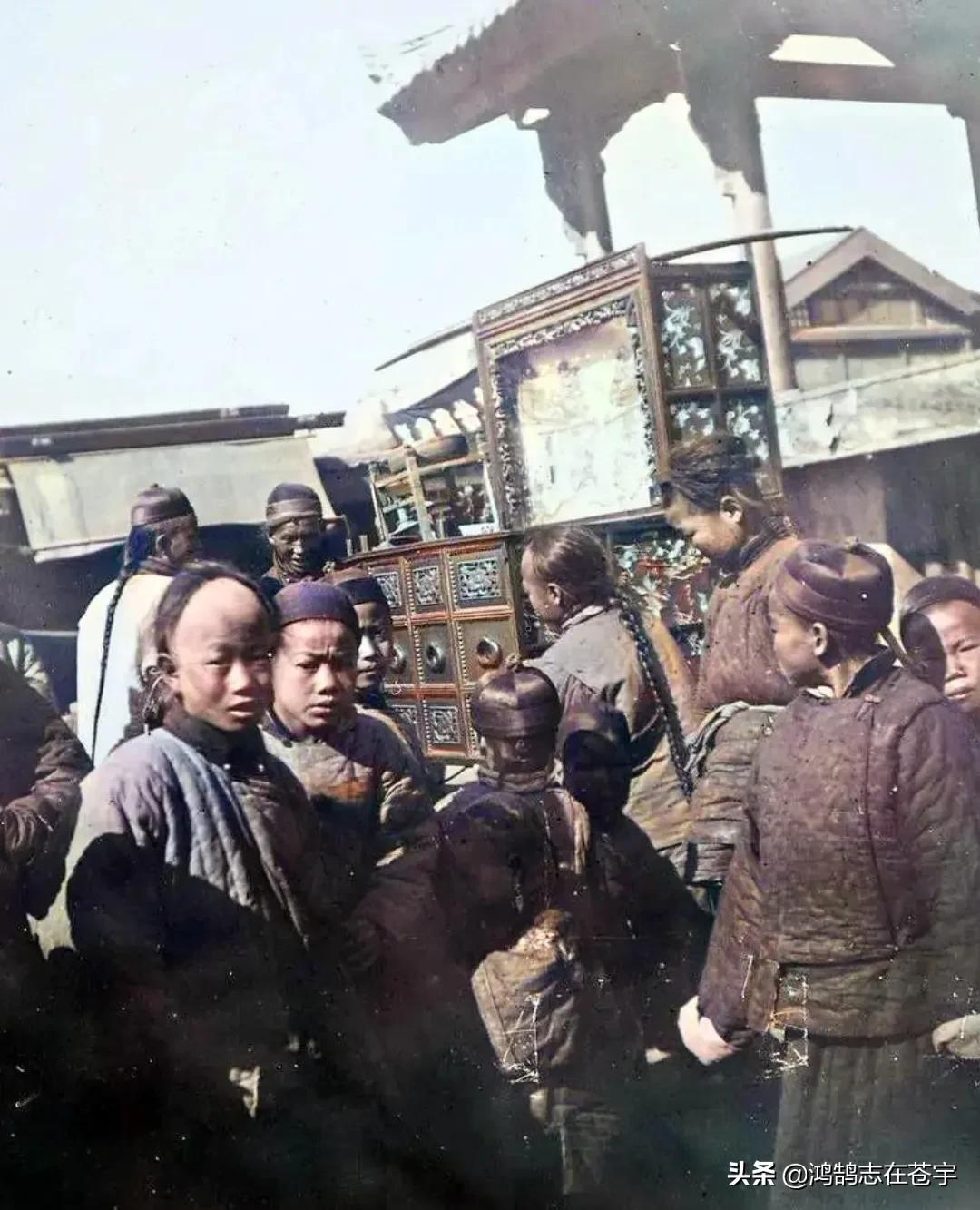 清末老照片太监面黄肌瘦,清末老照片官员奴相十足