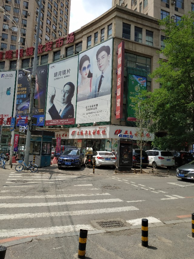 沈阳太原街眼镜赛隆批发城,沈阳温州眼镜批发城