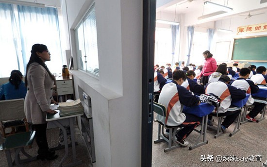 班里有摄像头怎么办,班里安了个摄像头