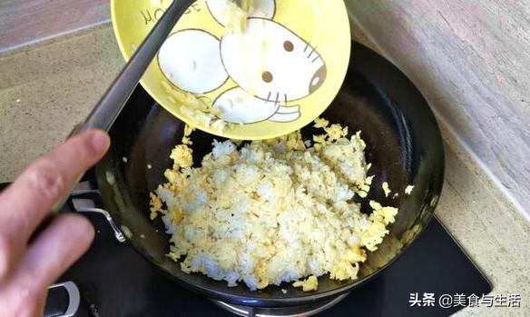 怎么让炒饭一粒一粒的不粘锅呢,炒饭怎么成一粒一粒的还不粘锅