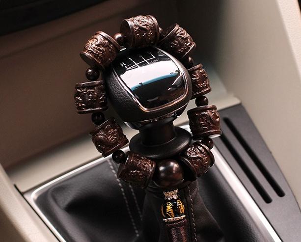 车里内饰装饰女生,车内一般都用什么装饰