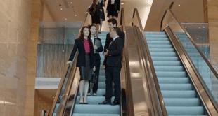 《都挺好》里，苏明玉至少穿得“都挺好”！