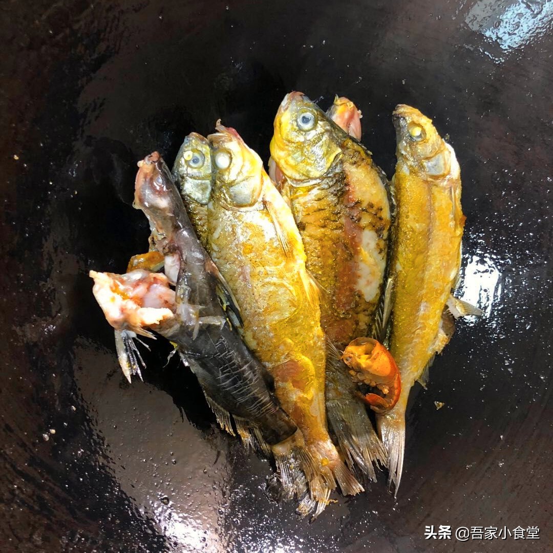 红烧小杂鱼的做法吃起来不腥,家烧海鲜小杂鱼红烧的家常做法
