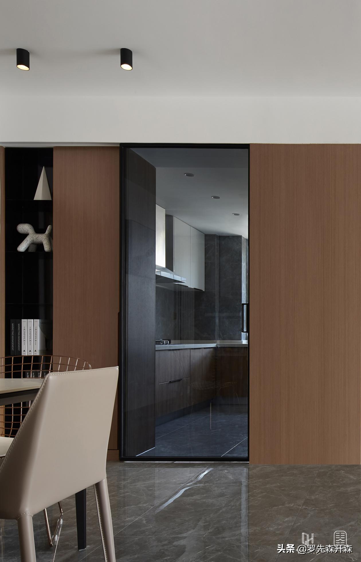 抛弃华丽的套路，以极简的走心唤醒柔情