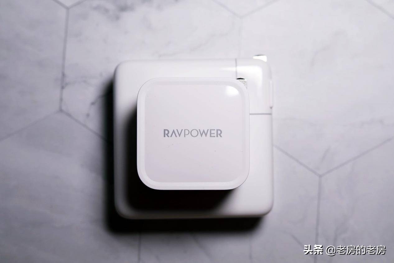 告别大砖块,拥抱小麻将,打火机大小的MBP充电头实用评测