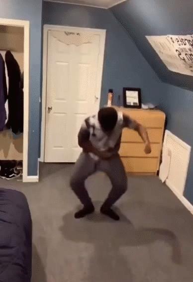 来自“MEME”的欢乐“洗礼”