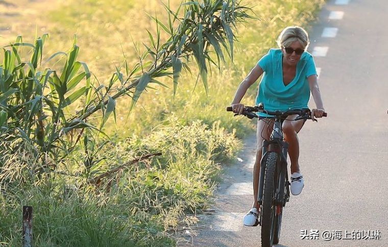 法国第一夫人的爱情,法国第一夫人有多善良