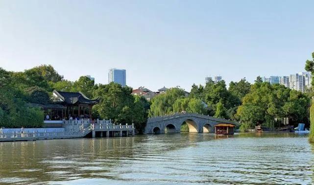 天目湖景观桥,美丽的玄武湖音乐喷泉水景灯光秀