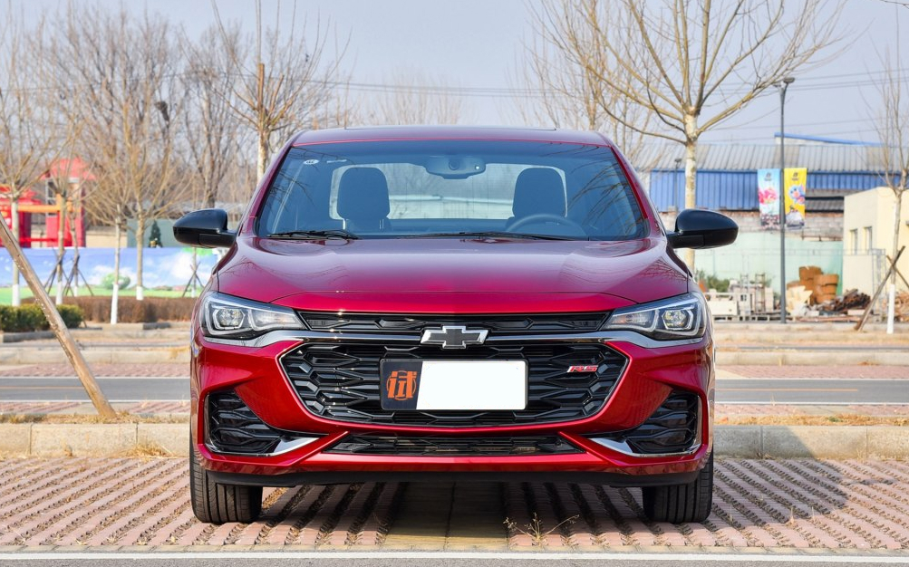 这合资车全系国六,四轮独悬,配车侧预警+电动座椅,已跌破十万