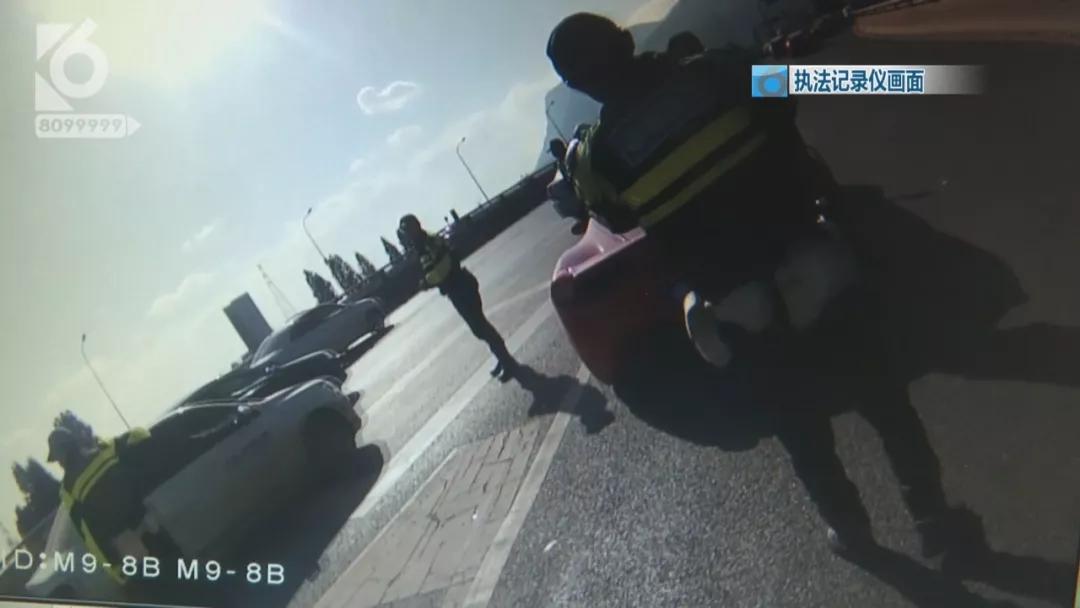 这波操作太上头！别人开业送花篮法拉利大哥开业送驾照