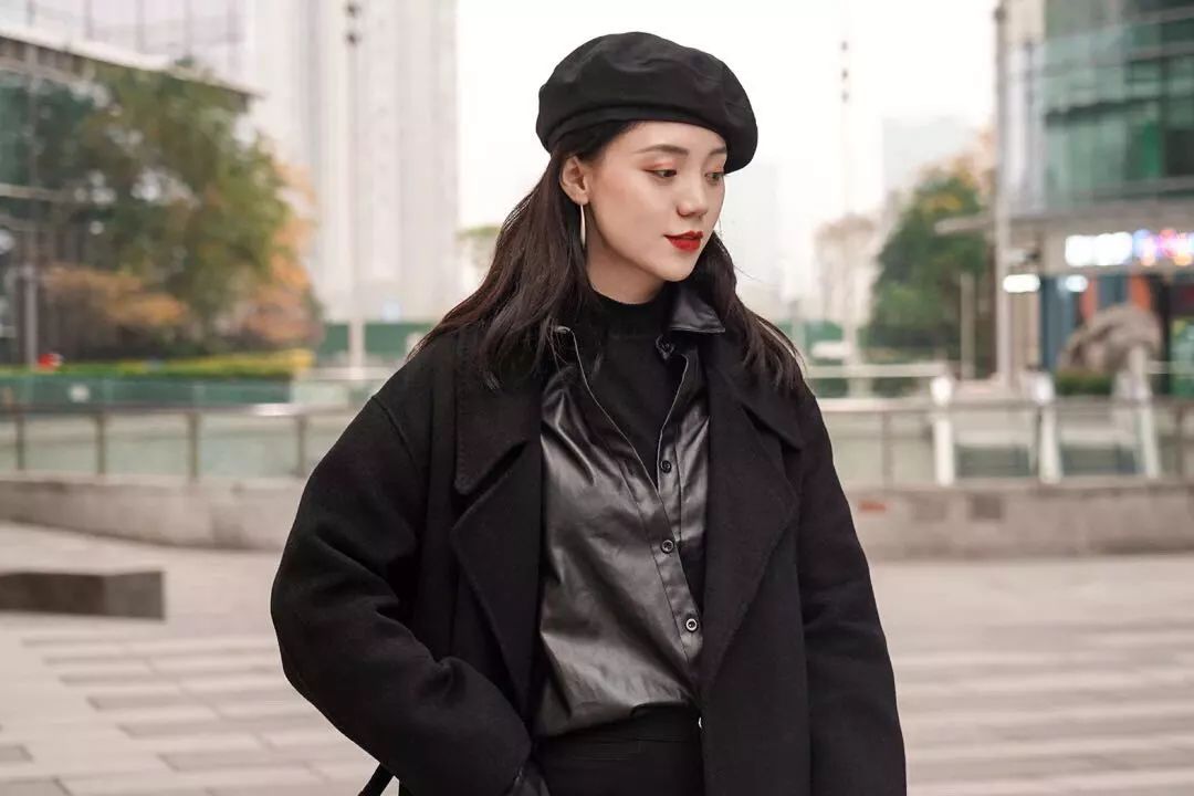 卫衣里的打底衫叠穿推荐,连帽卫衣与圆领毛衣的基础感穿搭