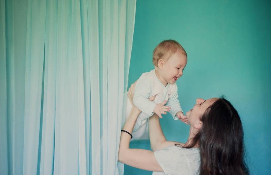 小孩躲猫猫的心理现象原理,小孩儿躲猫猫为什么只藏头