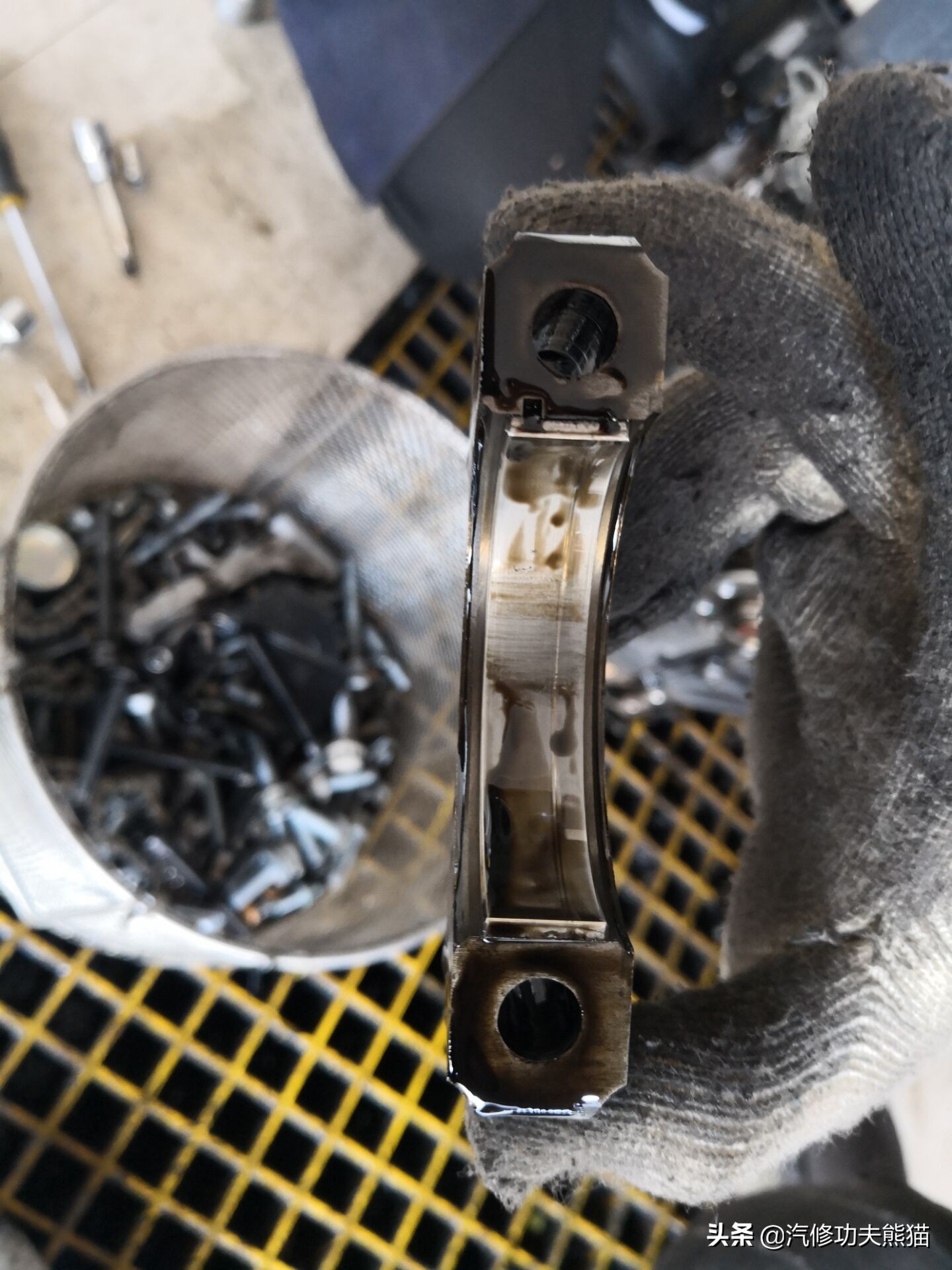 2011款奥迪q5烧机油怎么彻底解决,奥迪q5三代ea888发动机烧机油原因