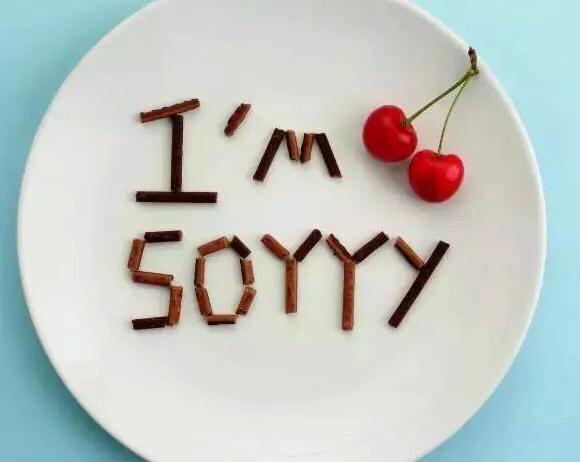 小孩用脚把玻璃踢碎,小孩踢玻璃碎了视频