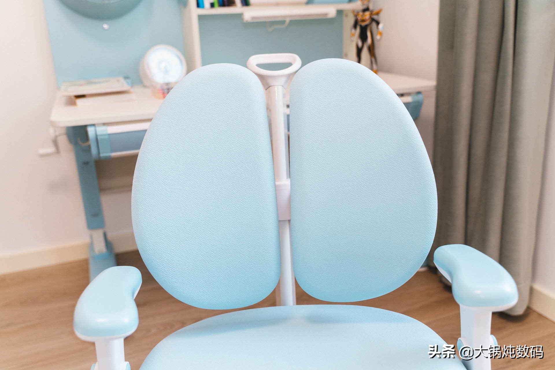 黑白调儿童学习桌星空款,儿童学习桌到底是不是智商税