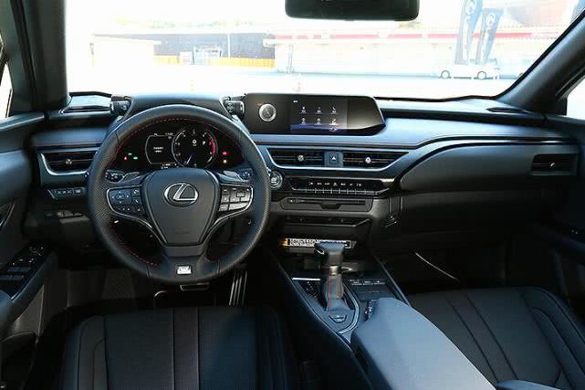 雷克萨斯ux260h和奥迪q3,雷克萨斯ux2023款纯油款