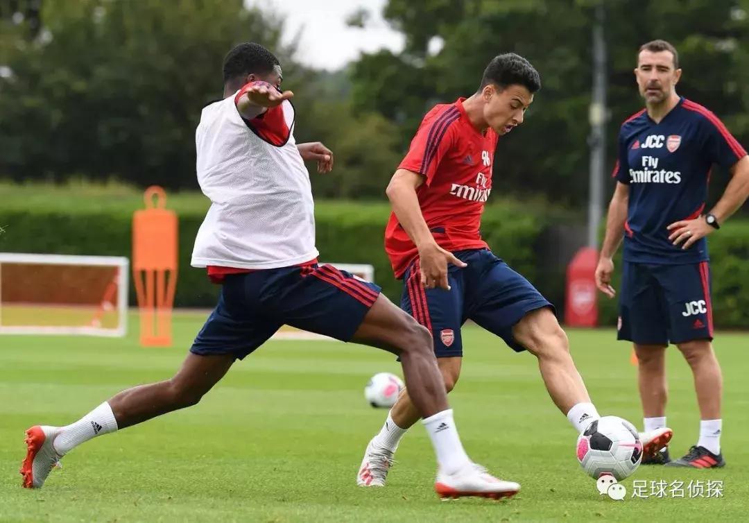 英媒阿森纳考虑租借本泽马,皇马争购阿森纳