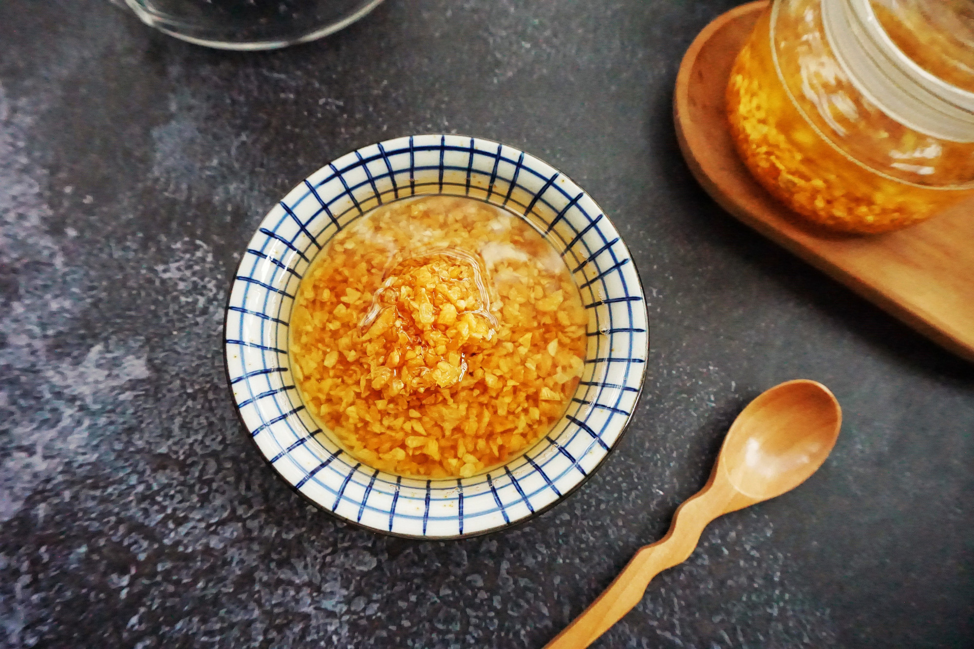 这油超香，是家里必备万能油，炒菜或煮汤加点它，鲜香味提了不少