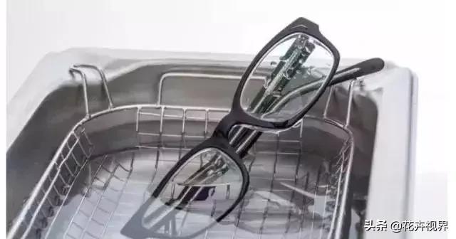 一招教你处理眼镜上的划痕,眼镜镜片时间久了有划痕怎么处理