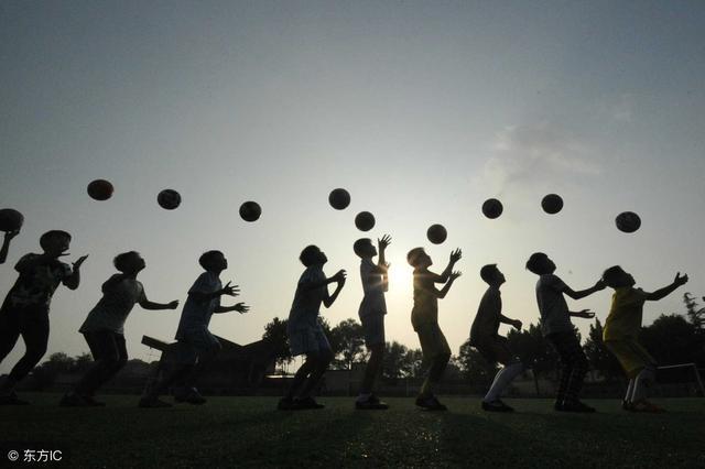 50个零基础孩子足球训练,昆明足球训练营小孩