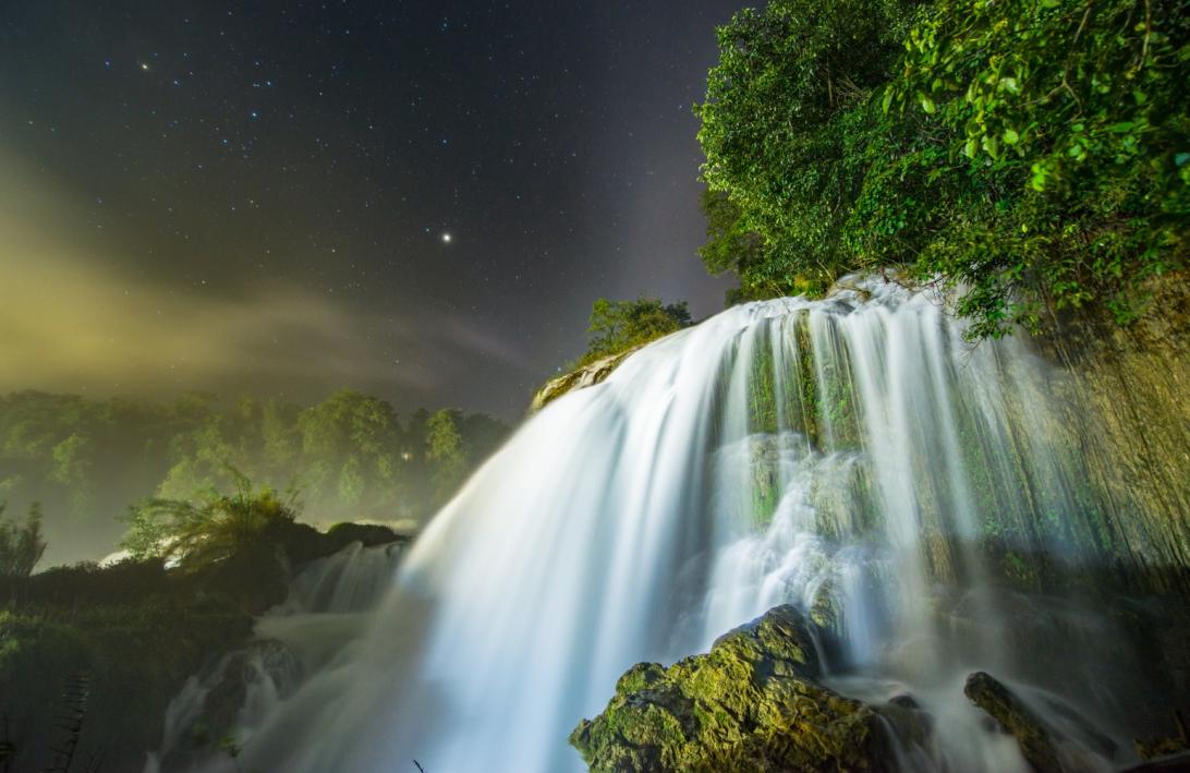 中秋节赏月的美景和团圆的快乐,中秋节皓月辉光共一色