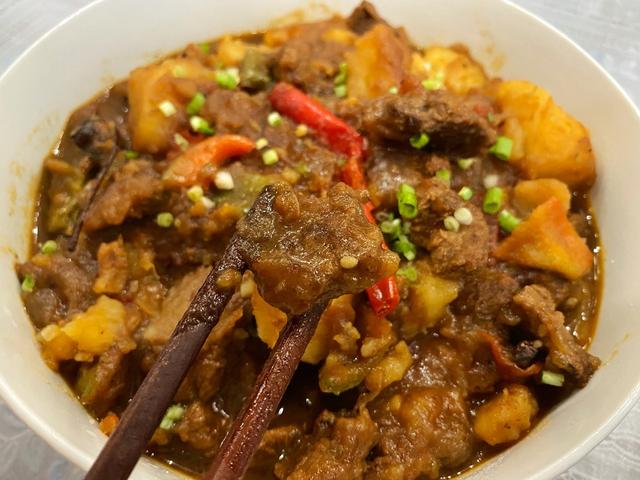 番茄土豆炖牛肉怎么做好吃又烂,土豆番茄牛肉片的家常做法