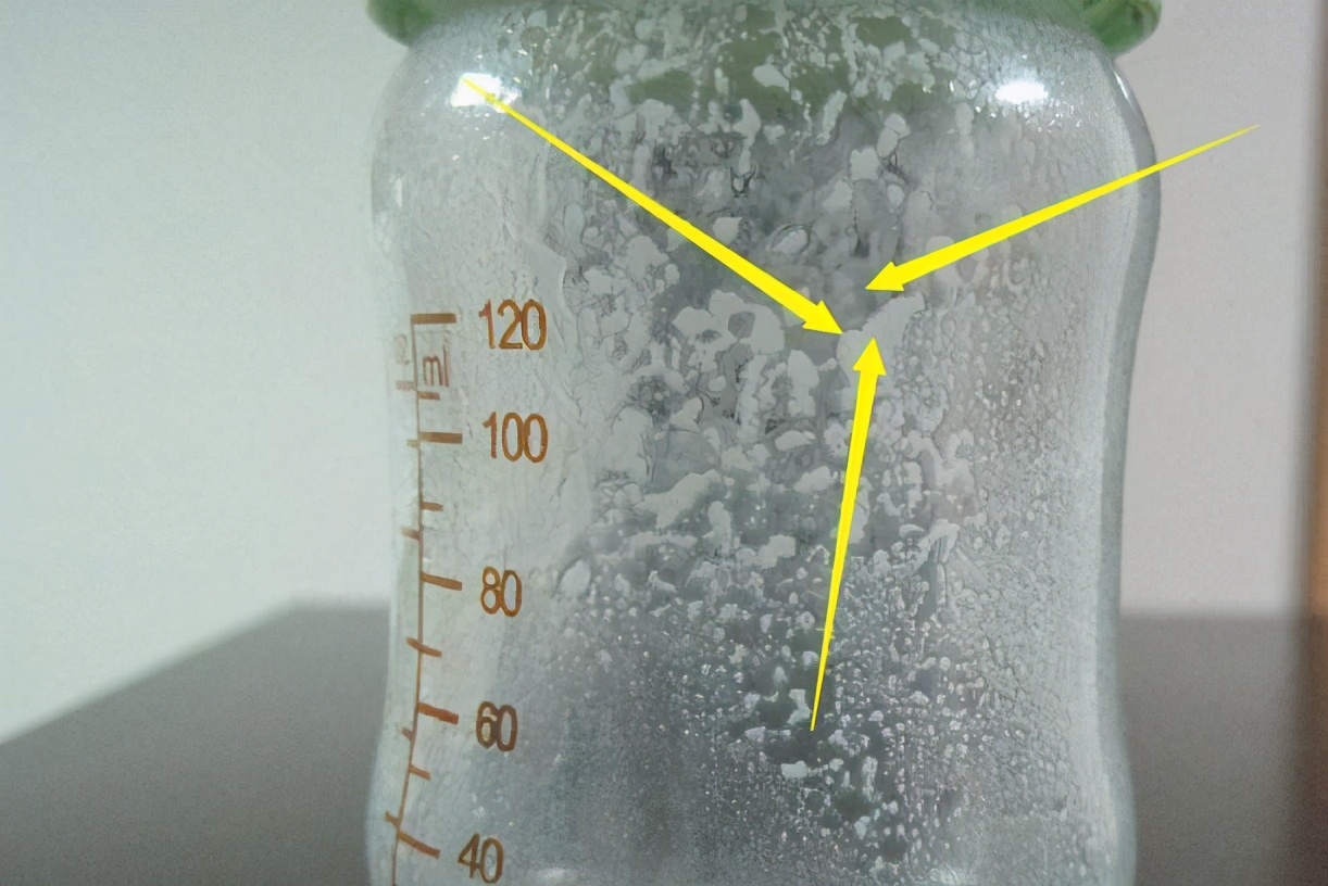 奶粉挂壁怎么清洗,奶粉如何清洗奶瓶内部