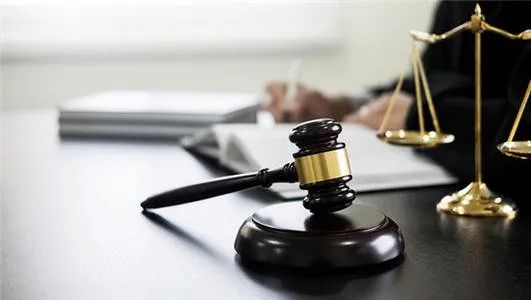 畜牲！13岁女孩到派出所哭诉“爸爸想害我”！真相：被生父侵害9年