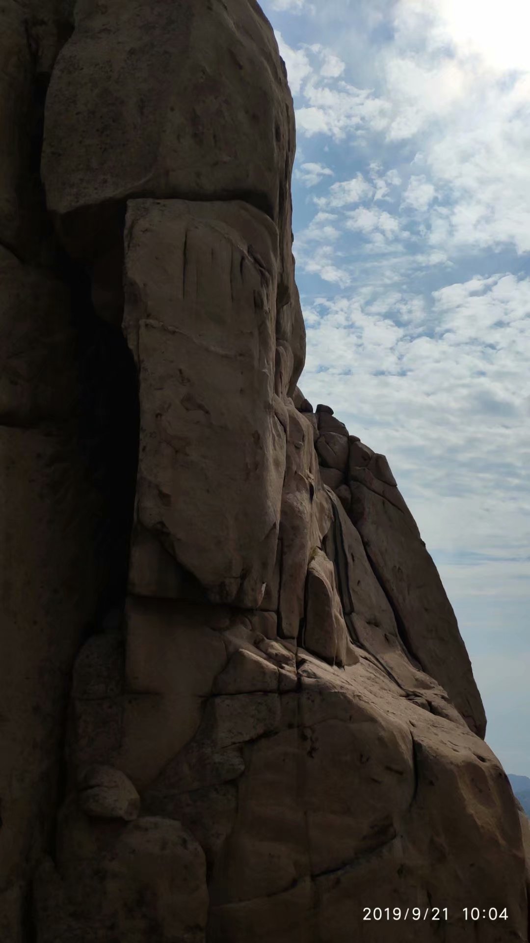 远征三晋凯旋还，飓风众人把酒欢