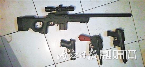 痴迷吃鸡游戏男子扛AWM*击狙**枪行窃嫌疑人已被警方刑拘