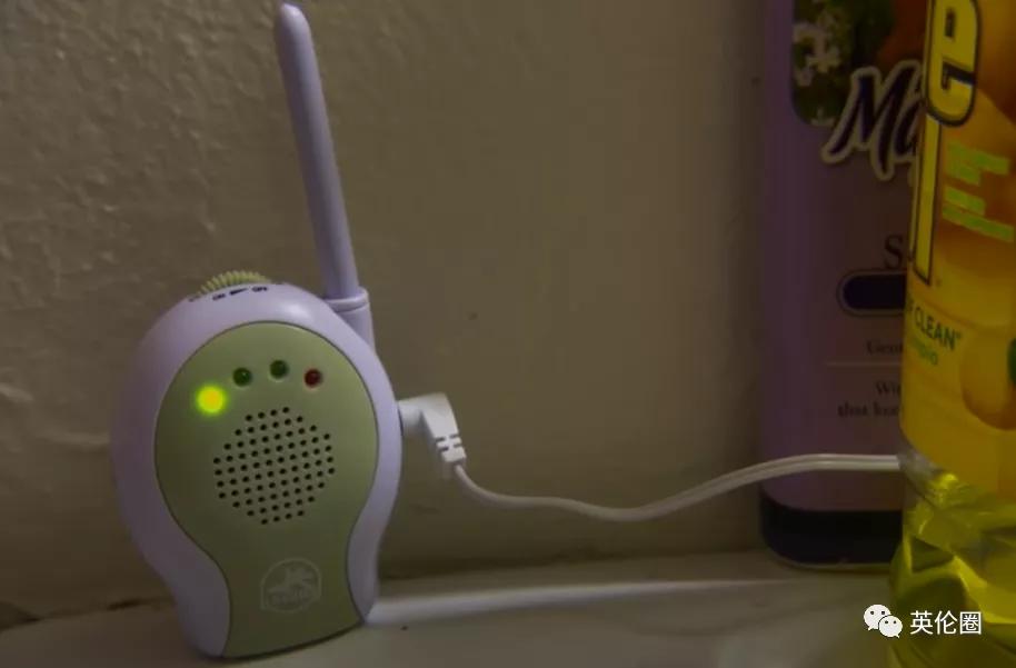 她逼全家120s洗完澡，给孩子吃过期肉...男友：我还是爱她