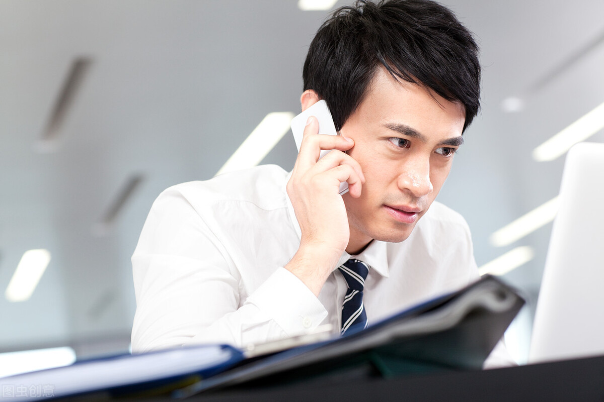 半夜醒来发现床上有一条小蛇,晚上看到一条蛇小说