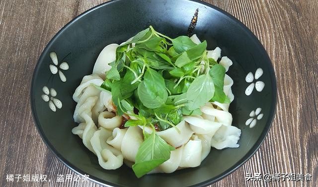 大厨教你一招做面条,半斤面粉面条怎么做有劲道