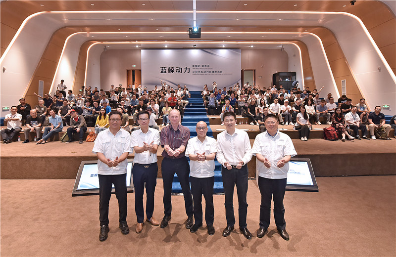 地表最强蓝鲸1.5t全球亮相,地表最强1.6