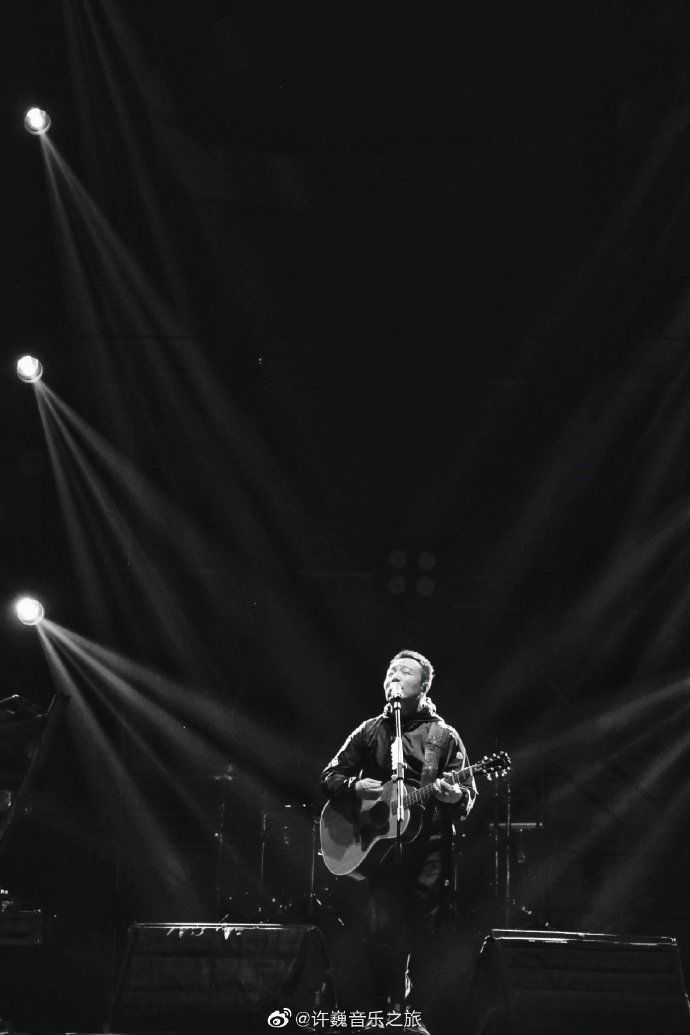 第一次看许巍演唱会哭了,许巍第一次难过的时候