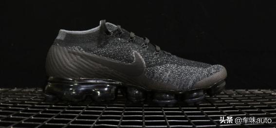 开车哪些鞋子不能穿,三种开车绝对不能穿的鞋子