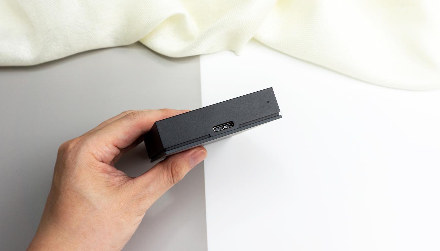 游戏宅的电脑桌面,游戏头戴式耳机rog棱镜s